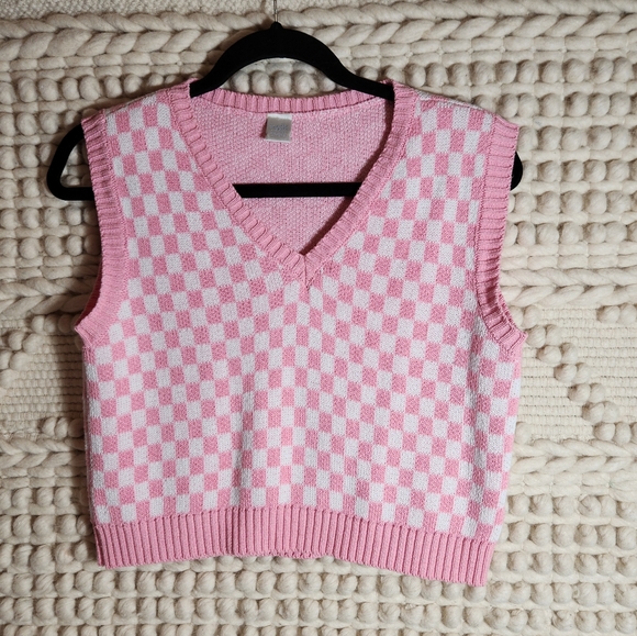 Pink checkered sweater vest 💖 - Picture 1 of 4